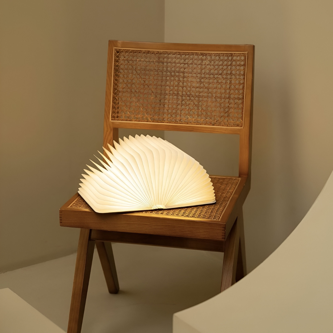 Lámpara en forma de libro